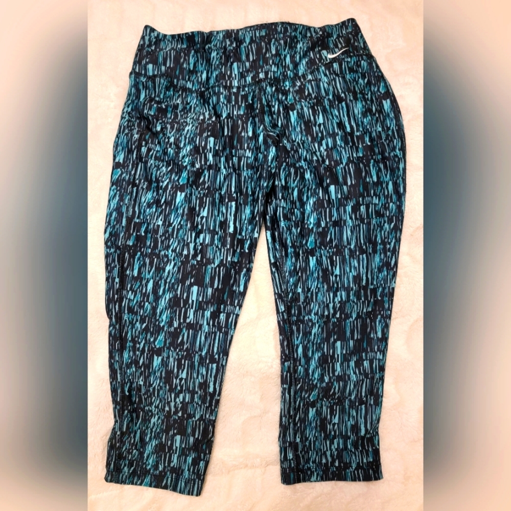 Nike Dri-Fit Cropped Leggings
